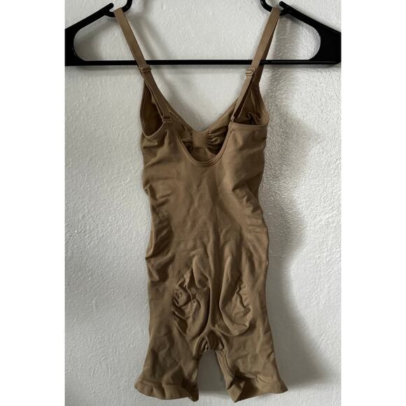 NWOT SKIMS Seamless Sculpt Mid Thigh Bodysuit Women XS Sienna Adjustable Straps - Picture 3 of 4